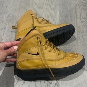 Nike beige boys winter boots, size 6.5